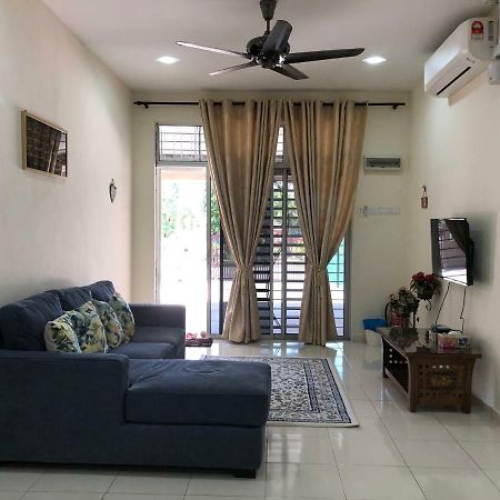 Magnolia 1 Homestay 캄풍 쿠알라 베숫 외부 사진