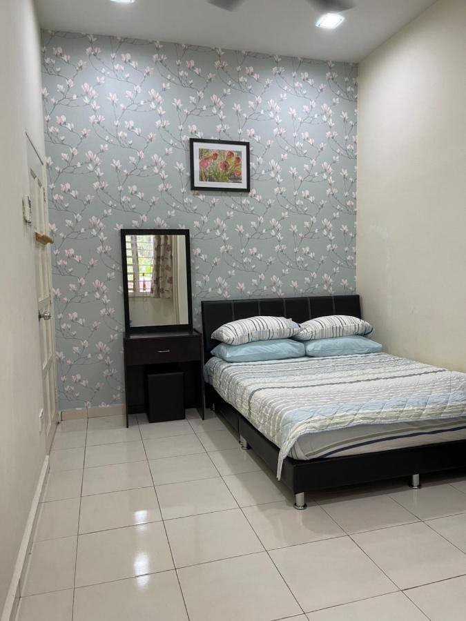 Magnolia 1 Homestay 캄풍 쿠알라 베숫 외부 사진