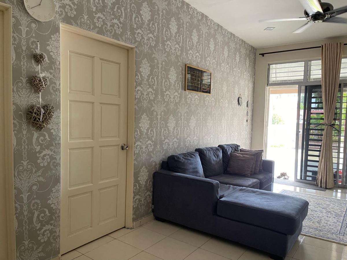 Magnolia 1 Homestay 캄풍 쿠알라 베숫 외부 사진