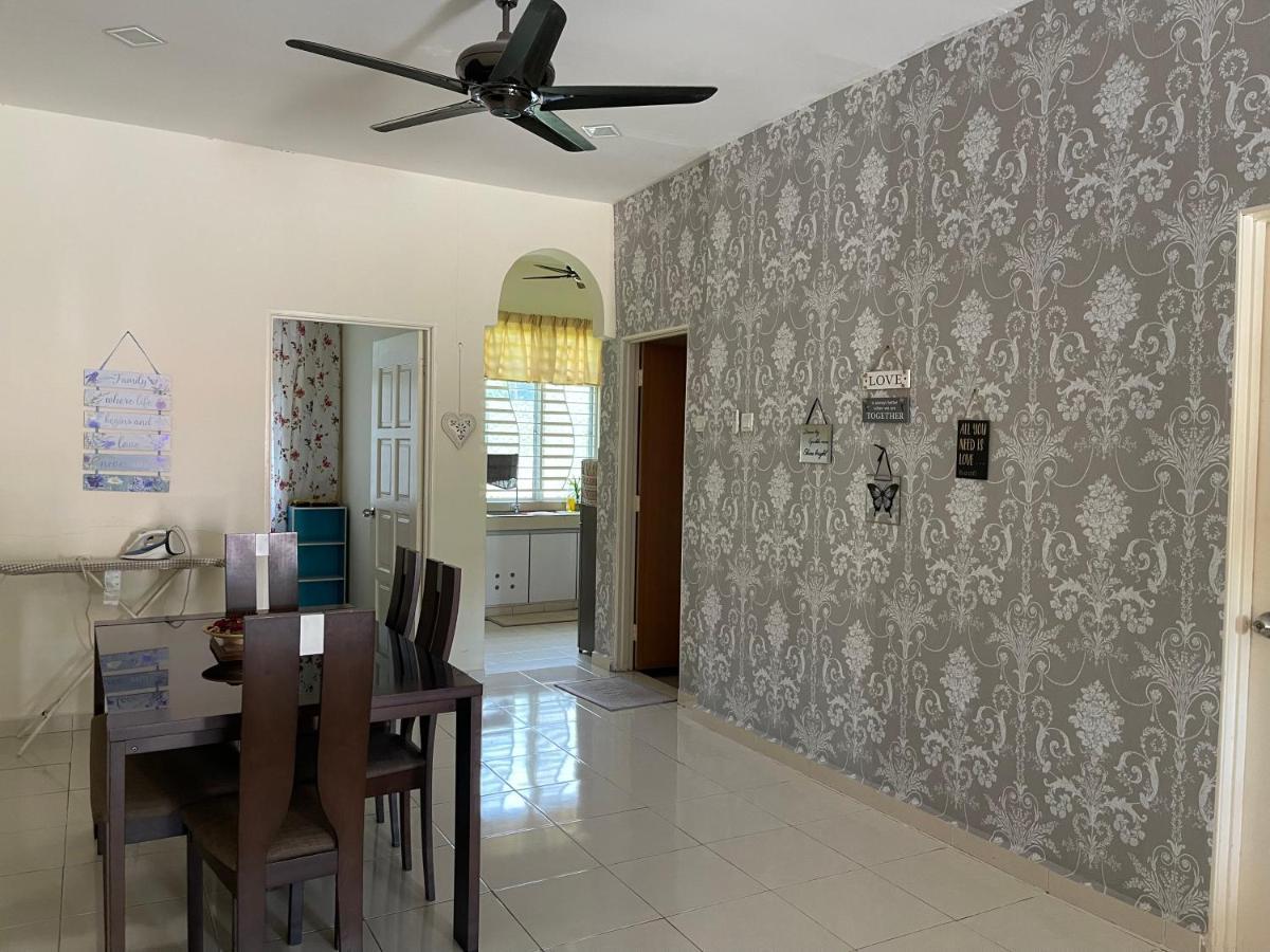 Magnolia 1 Homestay 캄풍 쿠알라 베숫 외부 사진