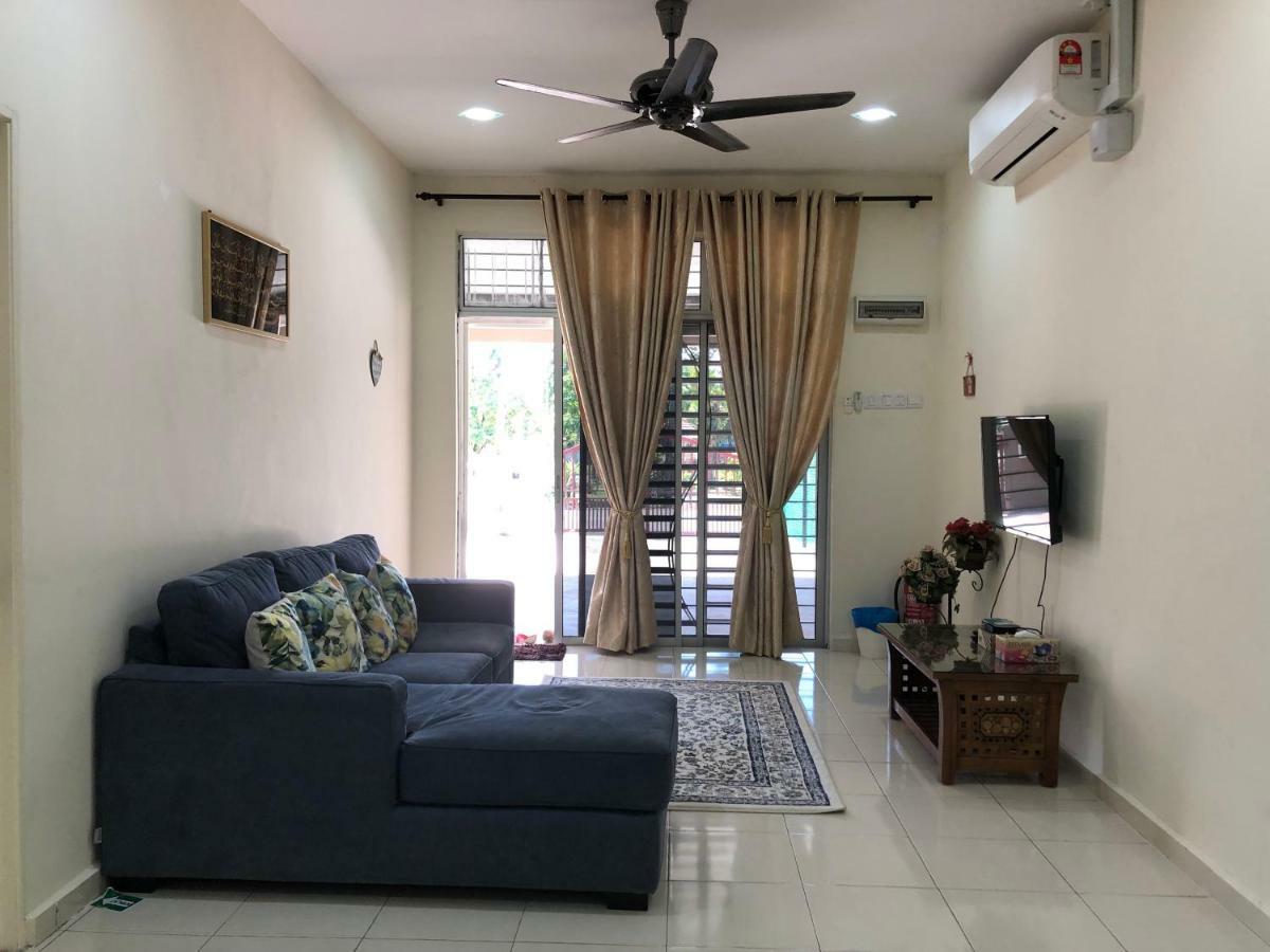Magnolia 1 Homestay 캄풍 쿠알라 베숫 외부 사진