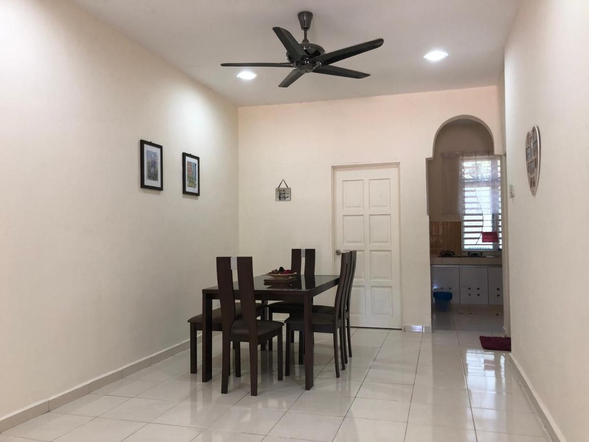 Magnolia 1 Homestay 캄풍 쿠알라 베숫 외부 사진