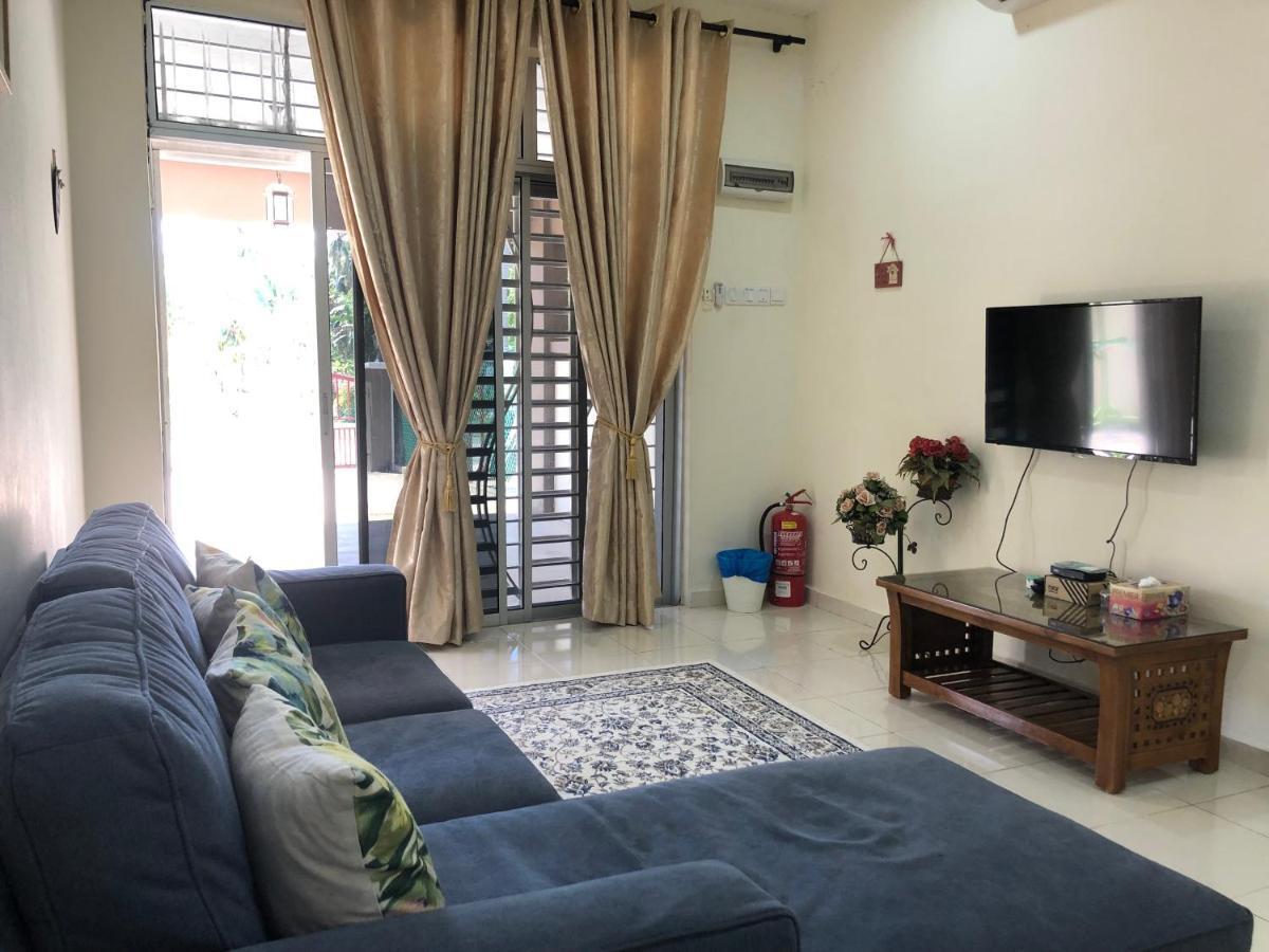 Magnolia 1 Homestay 캄풍 쿠알라 베숫 외부 사진