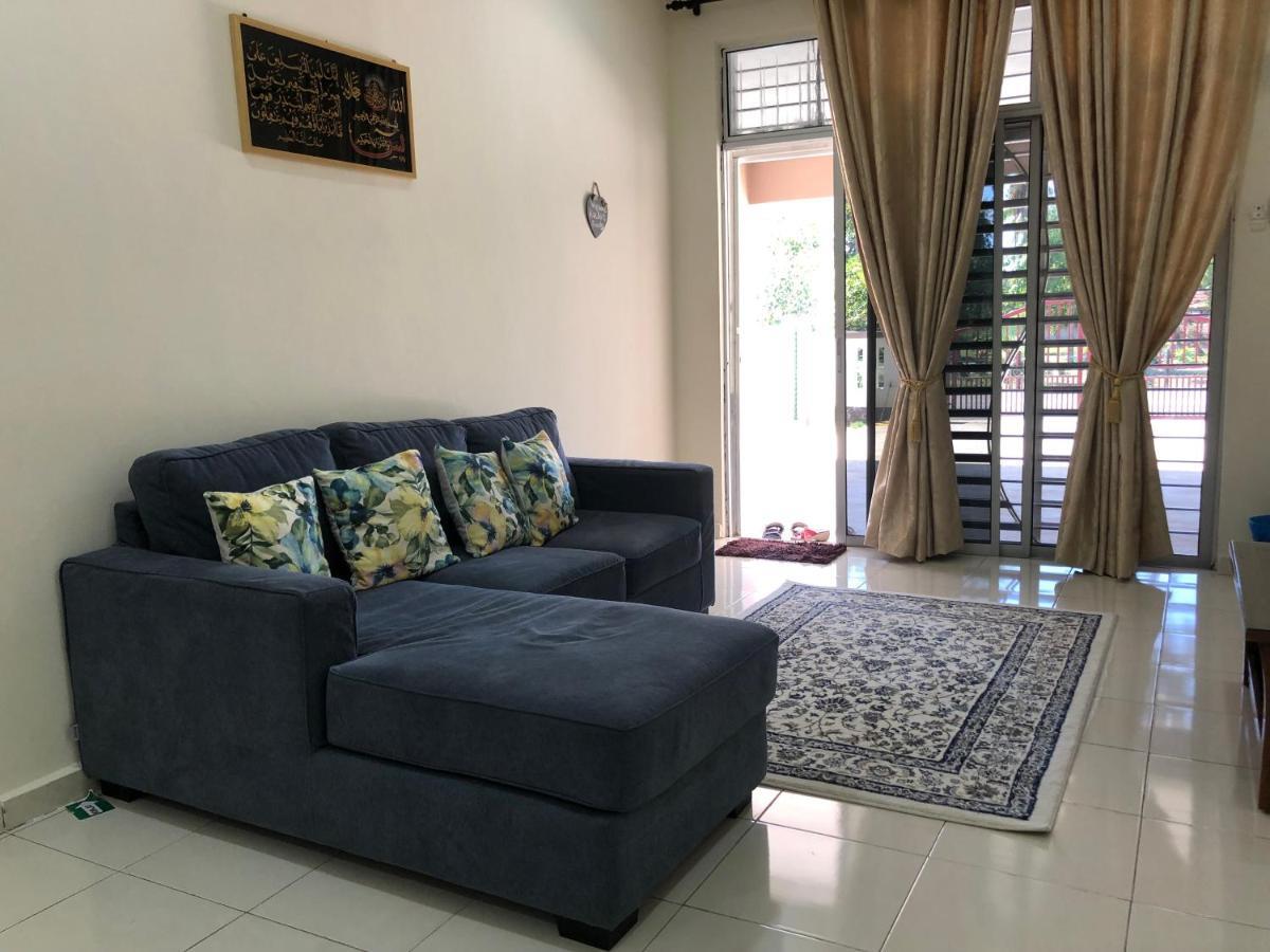 Magnolia 1 Homestay 캄풍 쿠알라 베숫 외부 사진